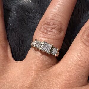 Elegant Gold Diamond Women's Ring